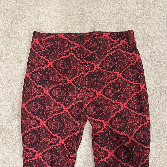 Pull on stretch waist crop pants worn once - Picture 3 of 4